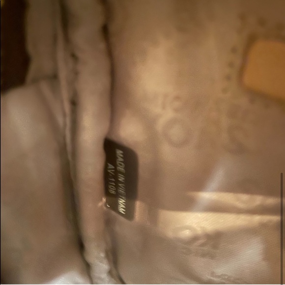 Authentic Micheal kors crossbody signature bag - Picture 4 of 7